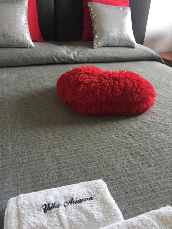 מאלצ'סינה Villa Arianna Panoramic Apartments מראה חיצוני תמונה